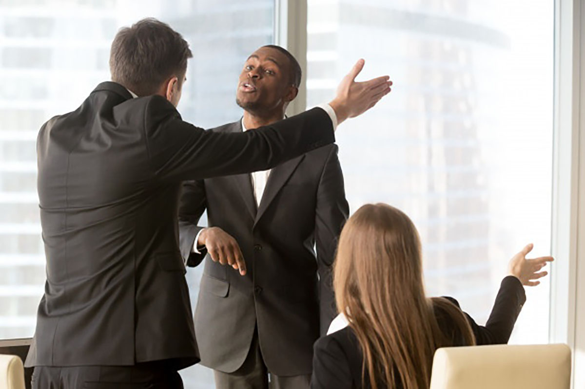 annoyed-business-partners-arguing-during-meeting_1163-5327 sunbet·申搏(中国区)官方网站-Licensed by Macau